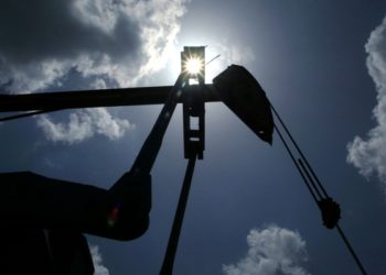 El barril de petróleo abrió cotizando en baja