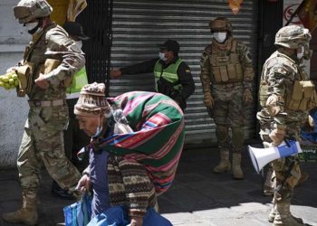 Por el colapso de los hospitales, comenzaron a registrarse muertes en las calles de Bolivia