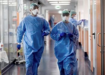 Coronavirus: ascienden a 979 los fallecidos y a 39.570 los infectados en el país