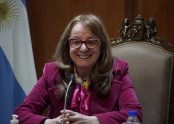 Santa Cruz firmó acuerdo del Fondo Fiduciario para el Desarrollo Provincial