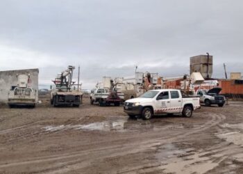 Se concreta importante labor para el mantenimiento de la línea 66 KV de Caleta Olivia