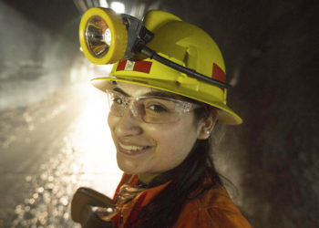 Santa Cruz: 2.000 mujeres de cinco localidades se inscribieron al curso de minería