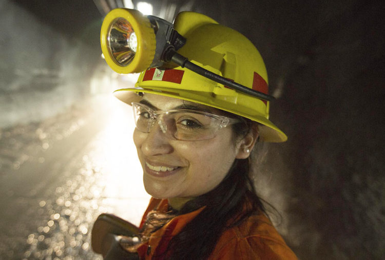 Santa Cruz: 2.000 mujeres de cinco localidades se inscribieron al curso de minería