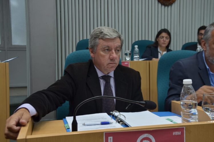 Proponen créditos a trabajadores y trabajadoras para comprar computadoras