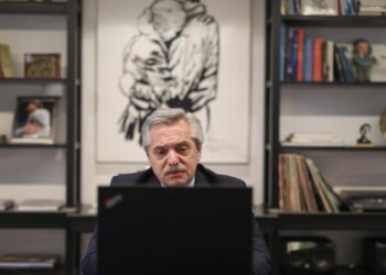 En el Gobierno festejan la peronización de Alberto y que dejó de hablar de Alfonsín