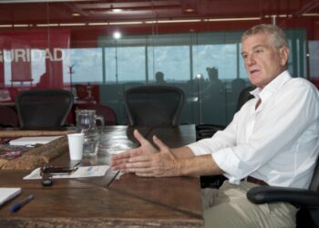 De Nárvaez compra Walmart Argentina y vuelve al negocio de los supermercados