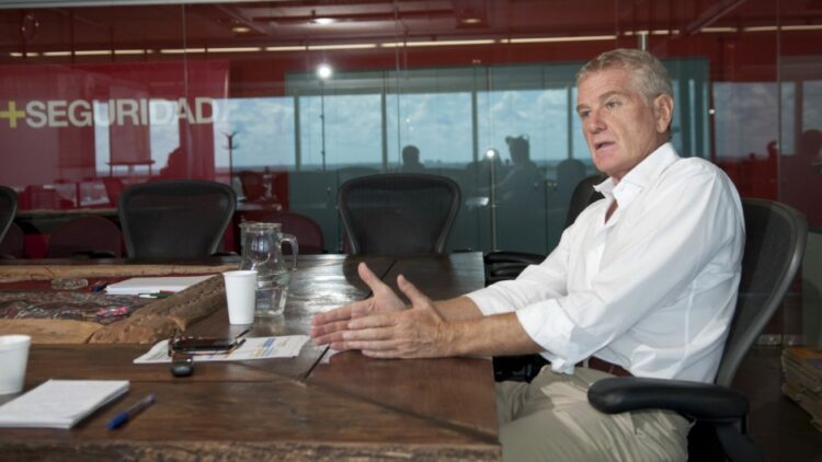 De Nárvaez compra Walmart Argentina y vuelve al negocio de los supermercados