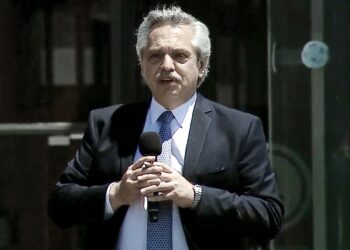 Fernández dio negativo de coronavirus pero se aislará por un positivo de Béliz