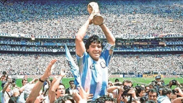 Maradona o el arte de gambetear al olvido