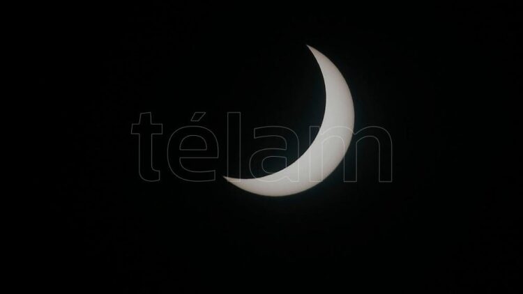 ECLIPSE: Las estrellas y los planetas aparecieron en el mediodía de Piedra del Águila