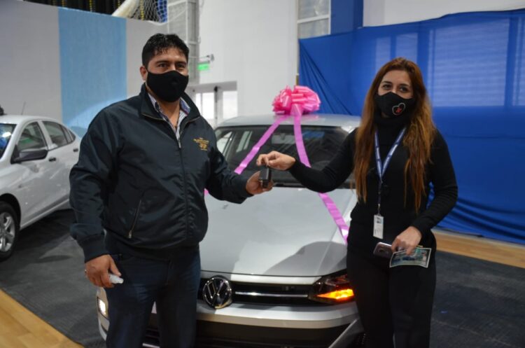 13 de Diciembre: Petroleros entregó 8 vehículos en la “mejor fiesta de la Patagonia”