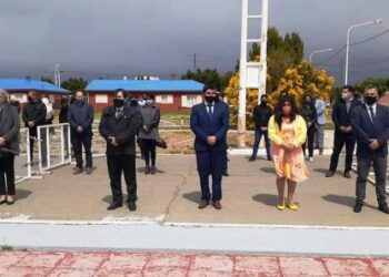 Se entregó camioneta equipada a la policía de Puerto Santa Cruz