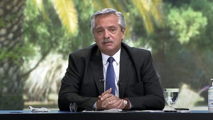 Fernández: «La pandemia no se disipó» y está presente el «riesgo de que todo vuelva a paralizarse»