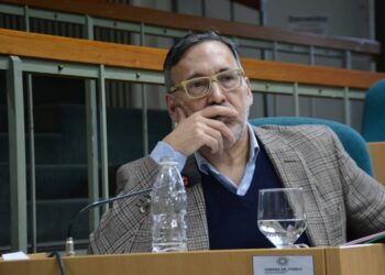 Pérez Gallart: “El gobierno debe permitir la participación y el control de los vecinos de Caleta Olivia para solucionar el problema del agua”