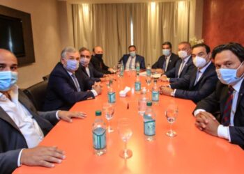 Sin señales sobre las PASO, los gobernadores amenazan con adelanto masivo de las elecciones