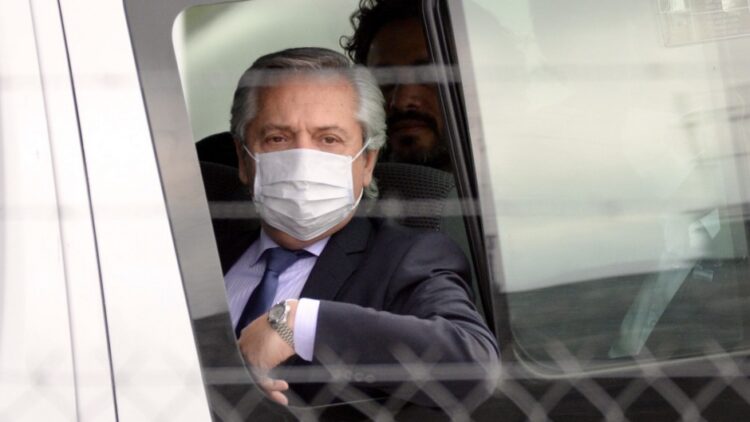 Segun una encuesta crece la imagen negativa de Alberto y Cristina