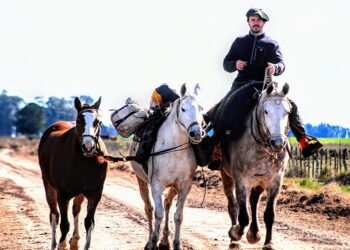 Emprendió un viaje de 9.000 kilómetros a caballo para conocer a fondo el país