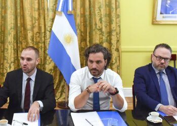 El Gobierno se reúne con sindicalistas y empresarios para poner en marcha el pacto social