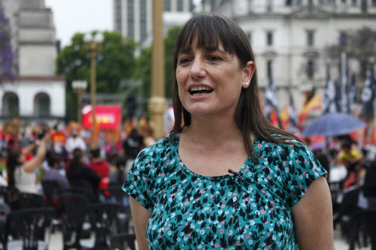 Romina Del Plá: “Los naftazos permanentes y la virtual quiebra de YPF plantean la nacionalización integral y sin indemnización de toda la industria petrolera”