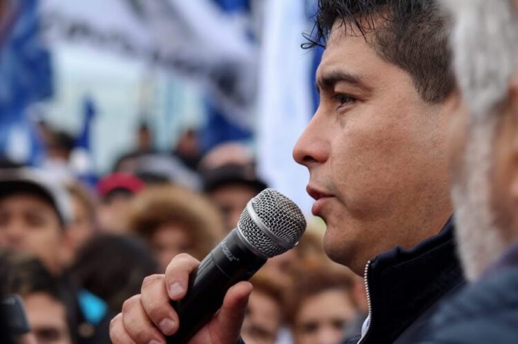 Claudio Vidal le torció el brazo a YPF