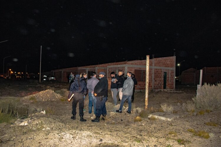 Familias de Puerto San Julián ocupan un barrio estatal sin finalizar