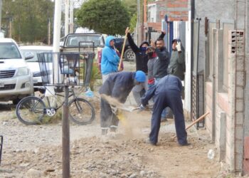 Pico Truncado: El municipio iniciò obra de edificaciòn de veredas