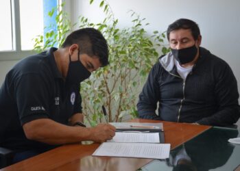 Vidal rubricó convenio para que los agentes policiales puedan disfrutar de los beneficios de la Proveeduría de los Trabajadores