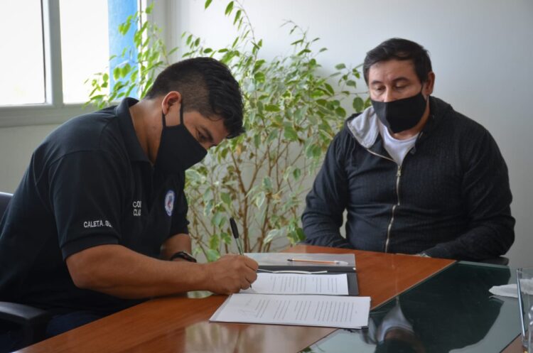 Vidal rubricó convenio para que los agentes policiales puedan disfrutar de los beneficios de la Proveeduría de los Trabajadores