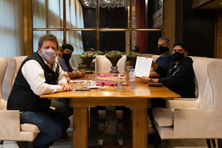 CLAUDIO VIDAL LOGRA ACUERDO CON LA OPERADORA INTEROIL PARA LA REACTIVACIÓN DE LOS YACIMIENTOS