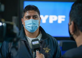 Claudio Vidal exigió a las operadoras que realicen la vacunación gratuita de los trabajadores petroleros