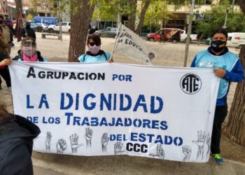 Las trabajadoras y trabajadores de la salud de la provincia de Neuquén llevan una heroica lucha de más de 40 días en defensa de la salud pública.