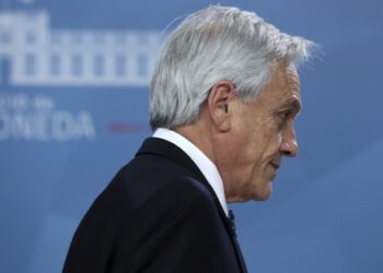 La paradoja de Chile y Uruguay: cerca de la inmunidad rebaño y al borde del colapso