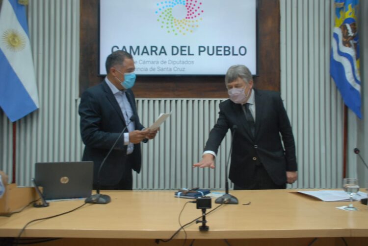 Juró como diputado Gabriel Oliva