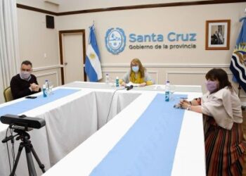 Más de mil notebook e internet gratuito para estudiantes de Santa Cruz