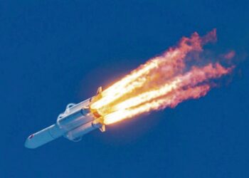 El cohete chino fuera de control se desintegró sobre el océano Índico