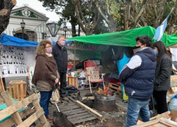 “Gobernadora y Ministro de Salud: su indiferencia agrava lo que está pasando en los hospitales y afuera de Casa de Gobierno”