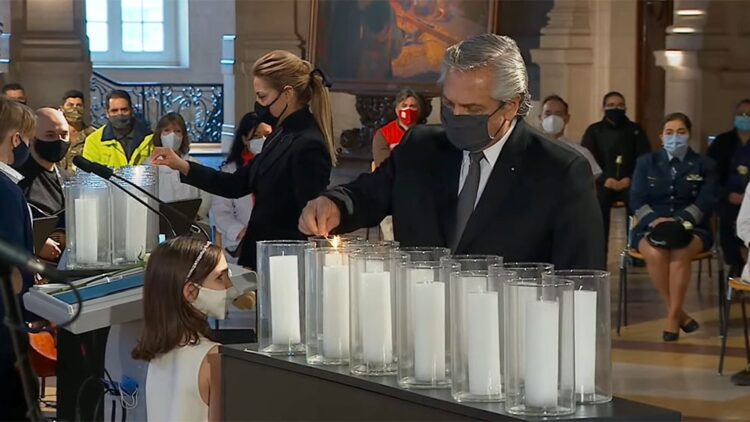 El Presidente rindió homenaje a las víctimas de la pandemia y convocó a «construir sin divisiones»