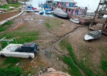 Continúa la bajante extraordinaria del río Paraná y hay reducción en la navegación