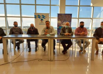 Acordaron plan de vacunación para trabajadores esenciales del rubro petrolero