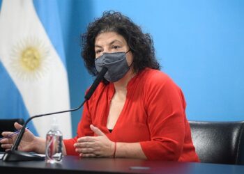 «Bajen la tensión y la obsesión que tienen con Pfizer», reclamó Vizzotti