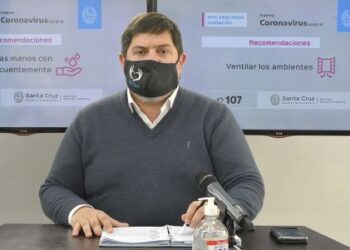 Verbes: “Para la aplicación de la segunda dosis de la vacuna tiene que transcurrir un plazo mínimo con la primera”