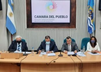 Álvarez: “Buscamos recuperar la capacidad de pensar en plural”