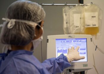 387 personas murieron y 20.023 fueron reportadas con coronavirus