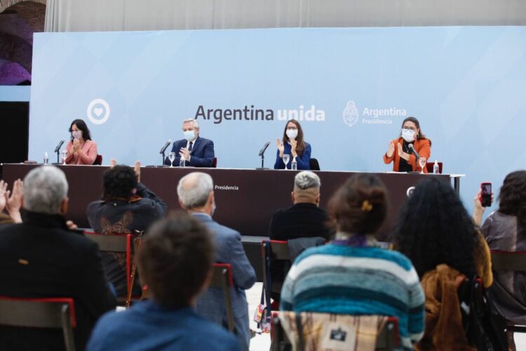 El Presidente promulgó la Ley de promoción del acceso al empleo formal para personas travestis, transexuales y transgénero