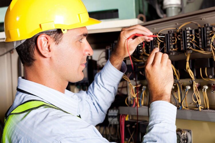 Comienza el Curso Básico de Electricidad Domiciliaria en la Universidad Popular de San José de la Dormida