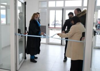 Alicia encabezó el acto inauguración de las escuelas industriales N° 6 de Río Gallegos y N° 1 en Caleta Olivia