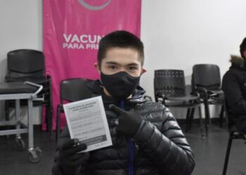 Comenzó la vacunación a menores entre 12 y 17 años con comorbilidades en Santa Cruz