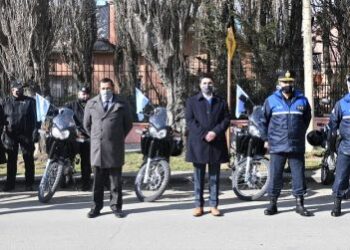Seguridad hizo entrega de motos, cascos y vestimenta para la Policía de Santa Cruz
