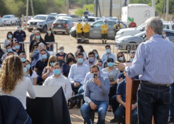 El presidente del Concejo Deliberante, Federico Fernández, participó de la inauguración oficial de la Central Hidroeléctrica “El Ferroviario” en Cruz del Eje