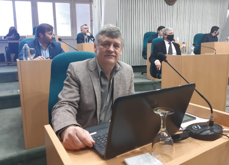 Diputado Oliva: “El Banco Santa Cruz tendrá que dar respuesta a los estafados y el representante del gobierno deberá brindar informe en la Legislatura”